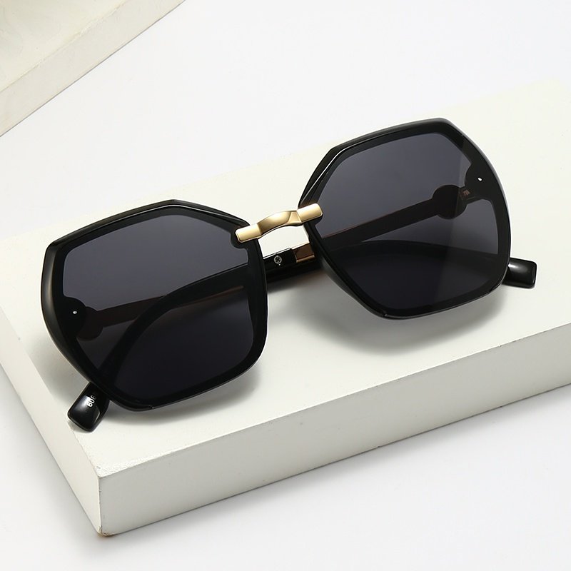 Large Polygonal Frame Sunglasses